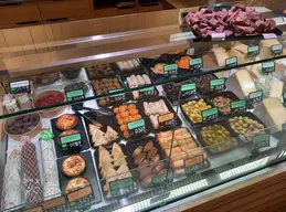 305-biocoop-jacou-le-viviers-magasin-bio-fromages-fermiers-dejeuner-snacking-encas-charcuterie-bio-aperi.webp